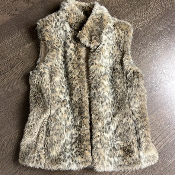 Banana Republic Faux Fur Vest - Picture 4 of 5